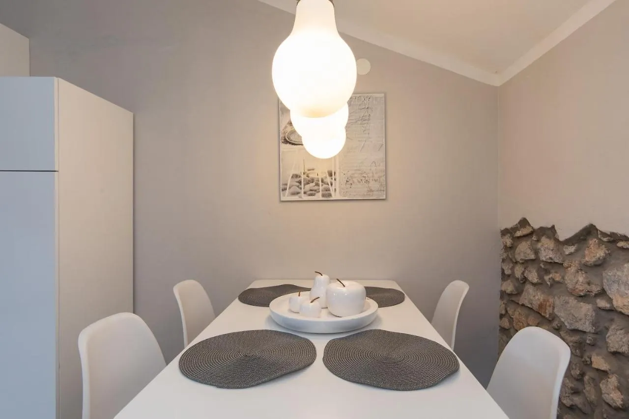 Vrh  Apartments Lina - Countryside Holiday With Your Pet