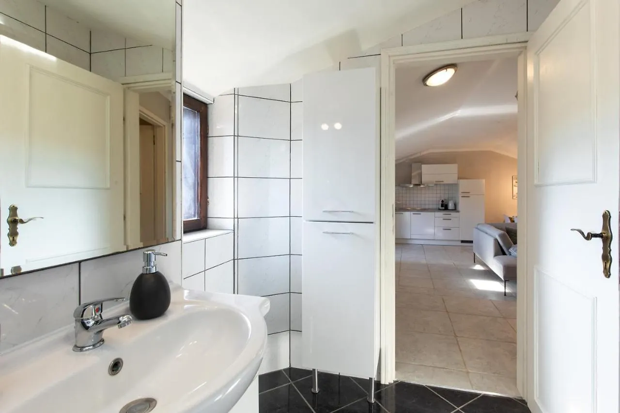 Apartments Lina - Countryside Holiday With Your Pet Vrh