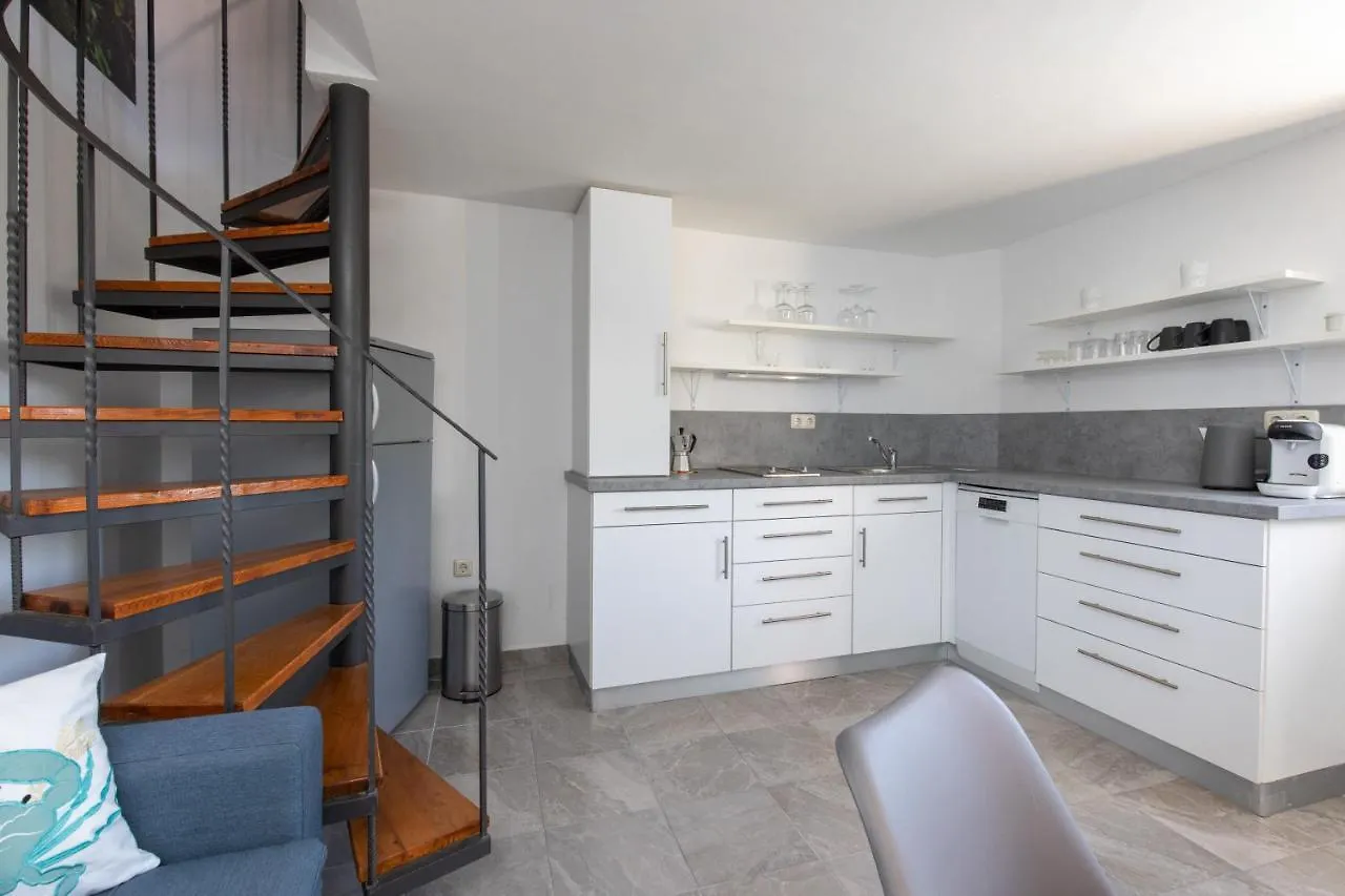 Apartments Lina - Countryside Holiday With Your Pet Vrh