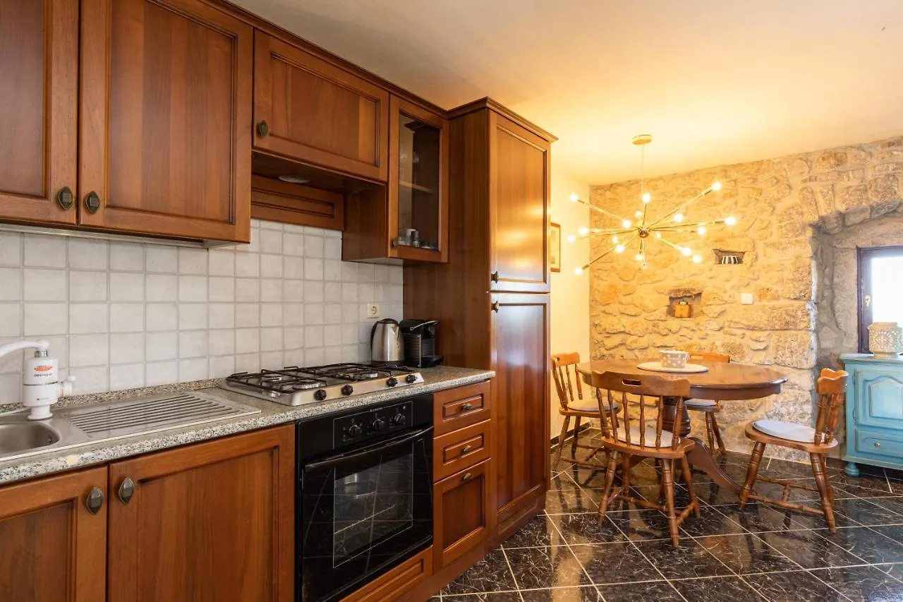 Apartments Lina - Countryside Holiday With Your Pet Vrh  0*, Vrh (Krk) Croatia