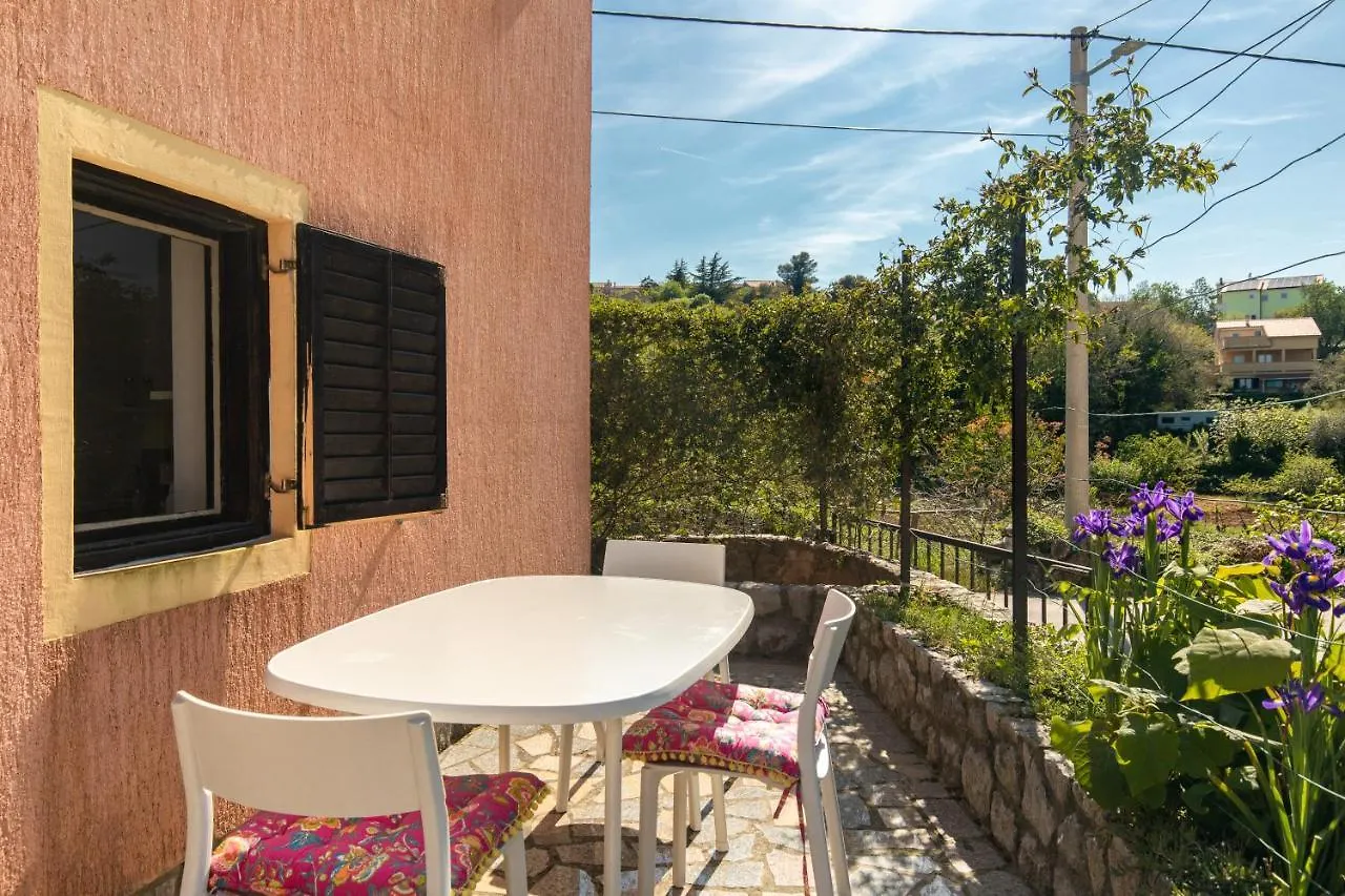 Apartments Lina - Countryside Holiday With Your Pet Vrh