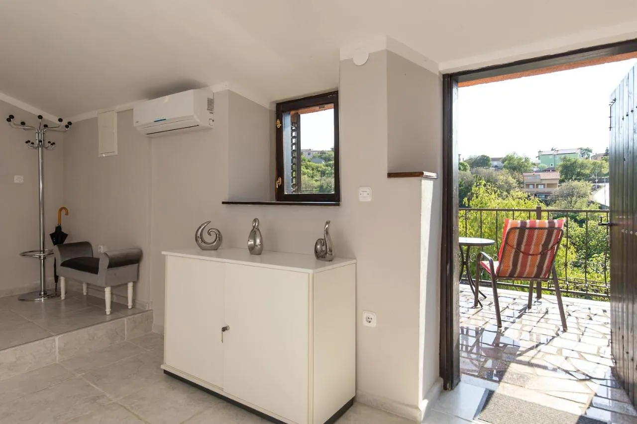 Apartments Lina - Countryside Holiday With Your Pet Vrh  Croatia