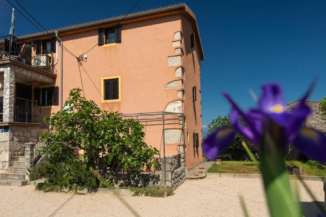 Apartments Lina - Countryside Holiday With Your Pet Vrh