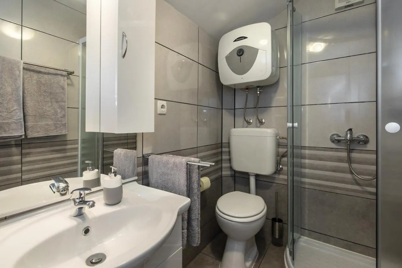 Apartments Lina - Countryside Holiday With Your Pet Vrh