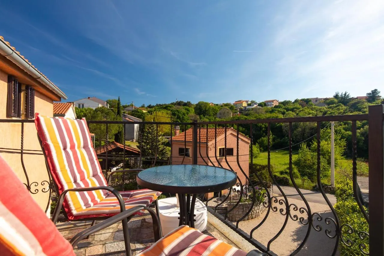 Apartments Lina - Countryside Holiday With Your Pet Vrh  0*, Vrh (Krk)