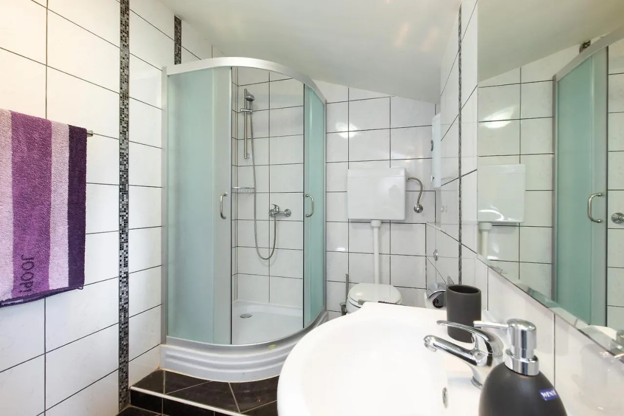Apartments Lina - Countryside Holiday With Your Pet Vrh   Vrh (Krk)