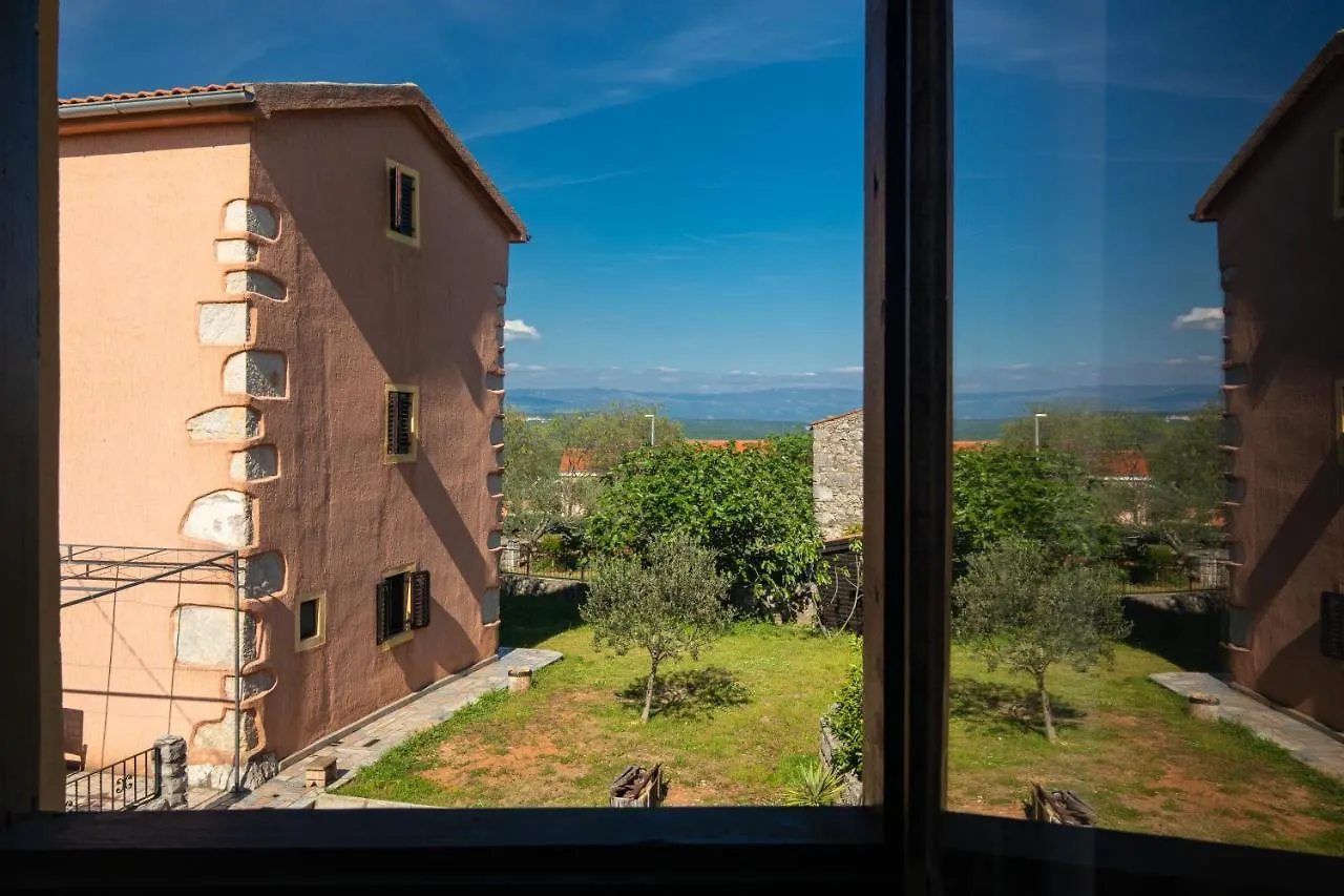 Apartments Lina - Countryside Holiday With Your Pet Vrh