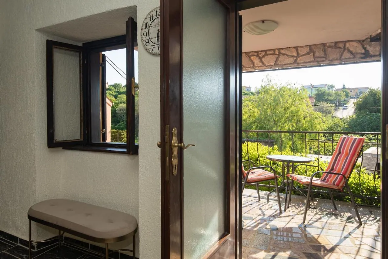 Apartments Lina - Countryside Holiday With Your Pet Vrh  0*, Vrh (Krk)