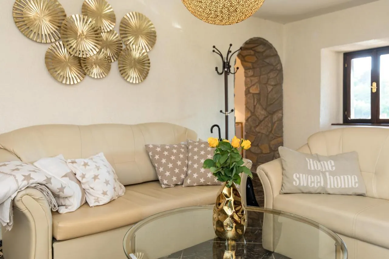 Apartments Lina - Countryside Holiday With Your Pet Vrh   Vrh (Krk)