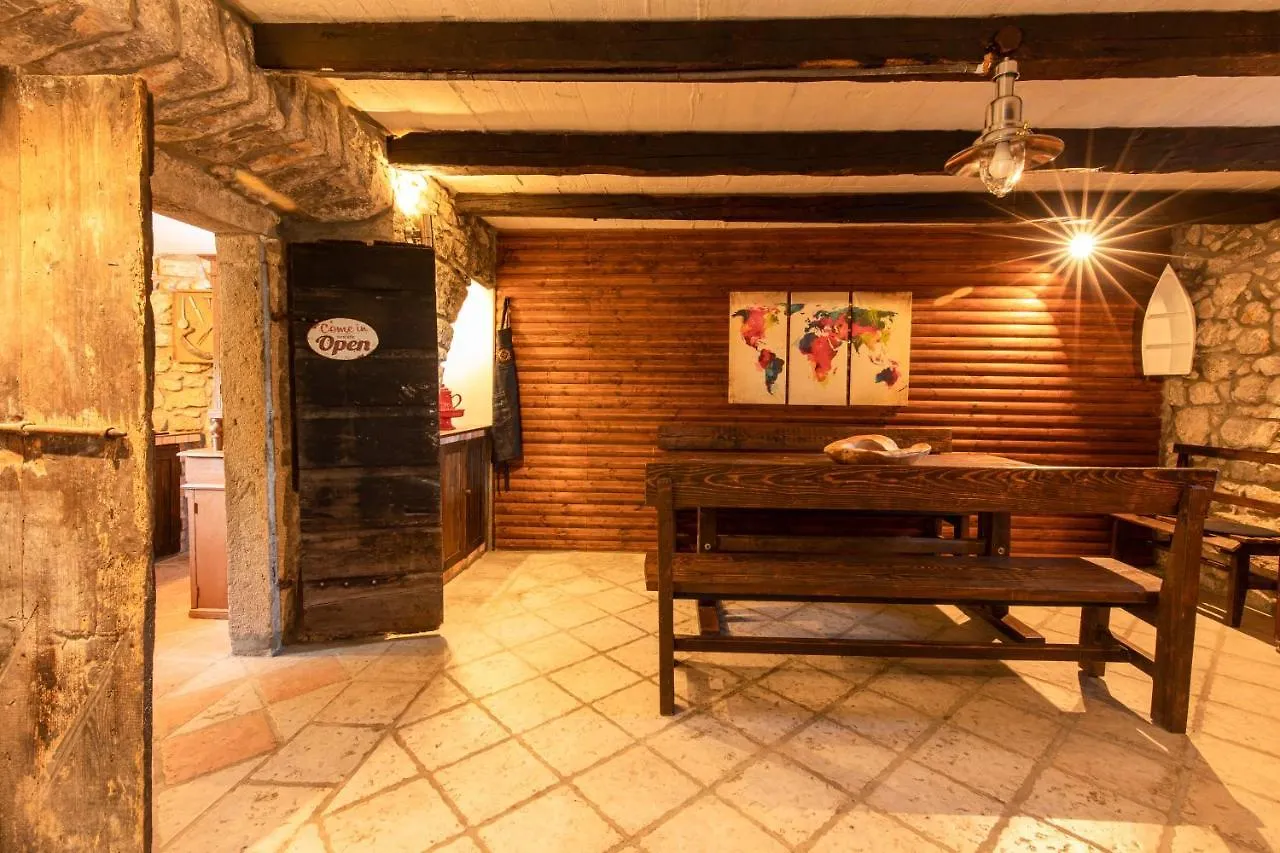 Apartments Lina - Countryside Holiday With Your Pet Vrh  Croatia