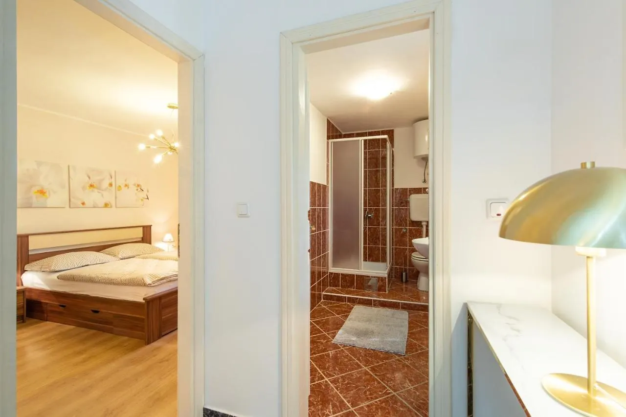 Apartments Lina - Countryside Holiday With Your Pet Vrh  Croatia