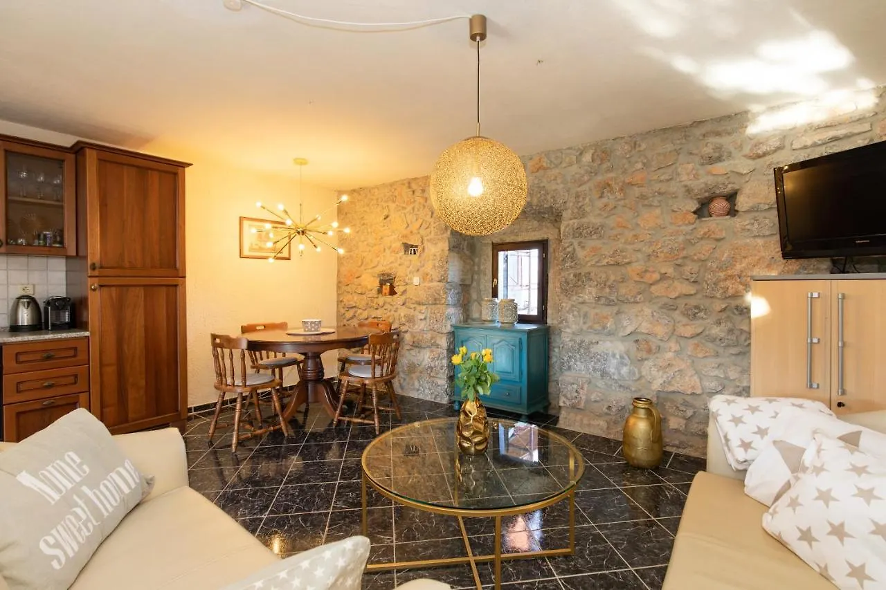 Apartments Lina - Countryside Holiday With Your Pet Vrh