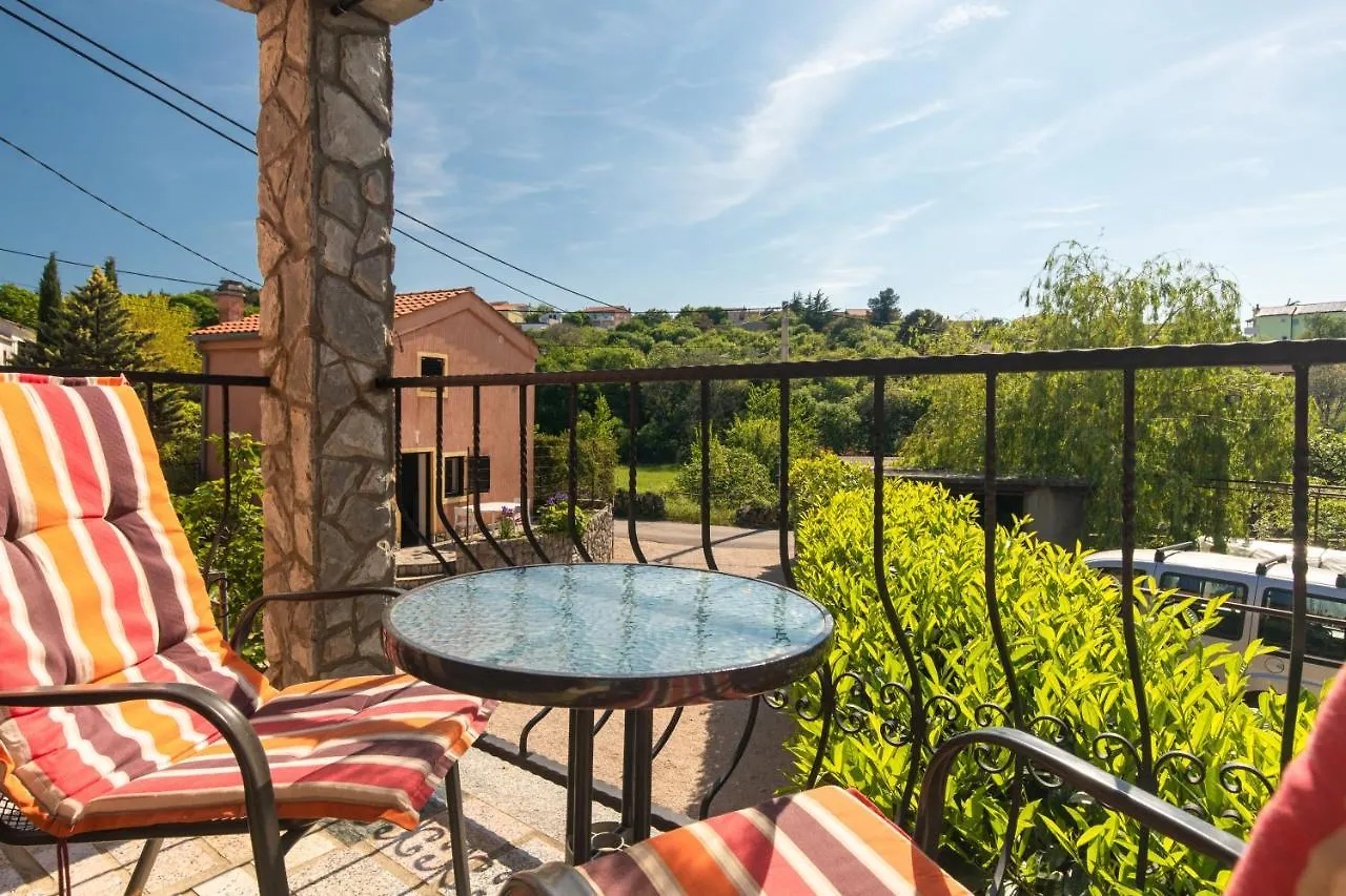 Apartments Lina - Countryside Holiday With Your Pet Vrh