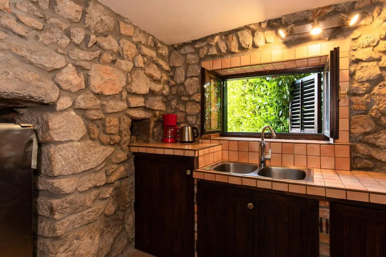 Apartments Lina - Countryside Holiday With Your Pet Vrh